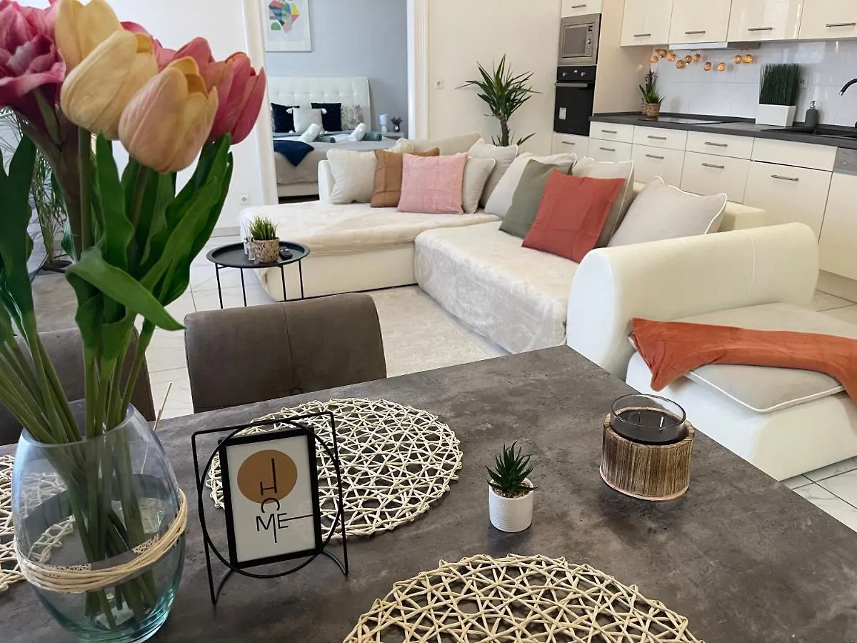 Luxury Riverside Panorama Apartment location