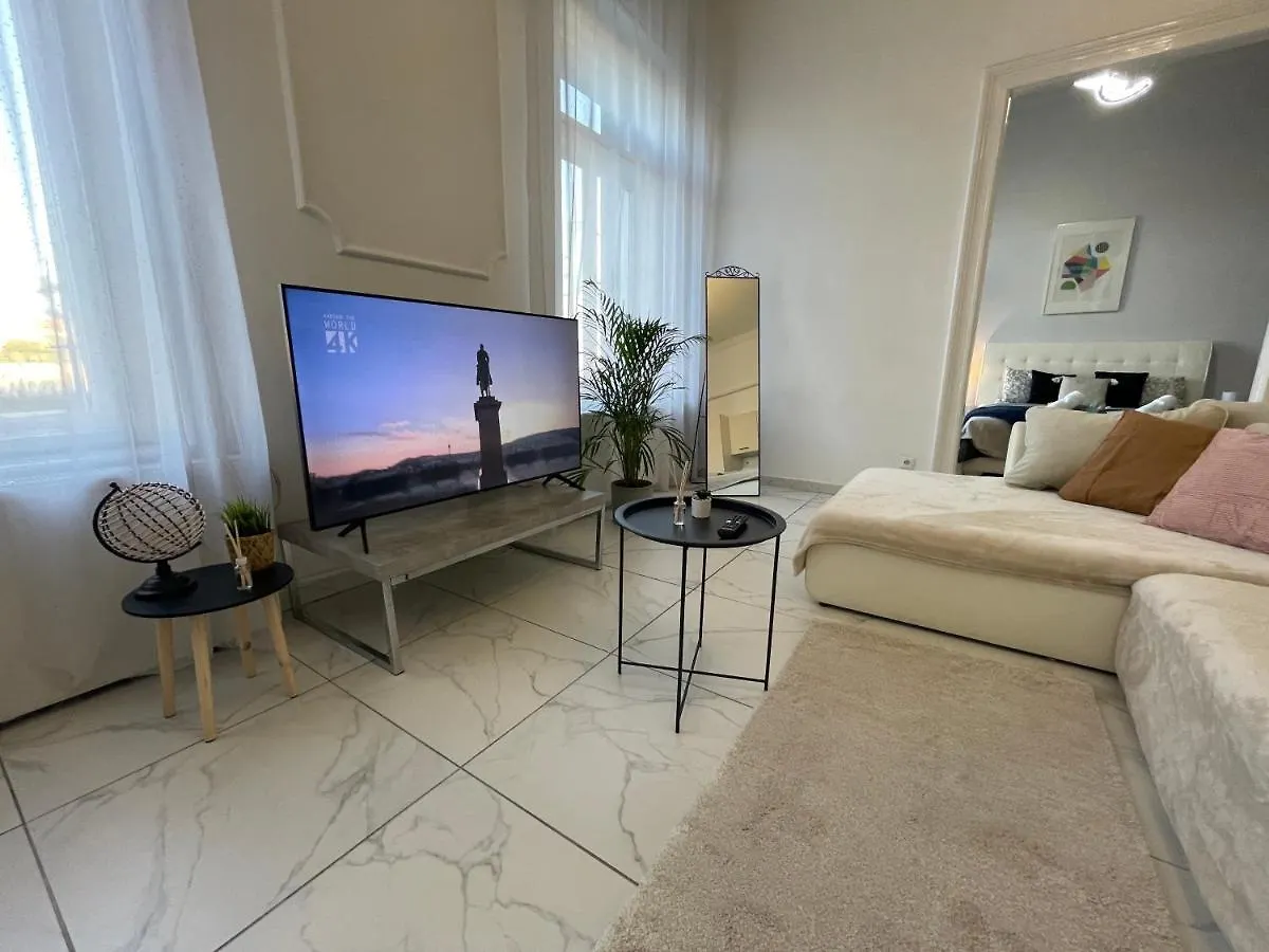 Luxury Riverside Panorama Apartment Budapest 0*,