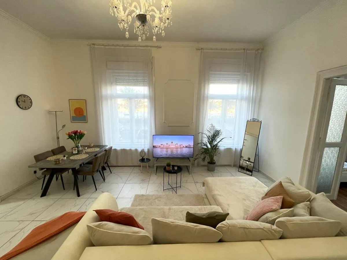 Luxury Riverside Panorama Apartment Budapest